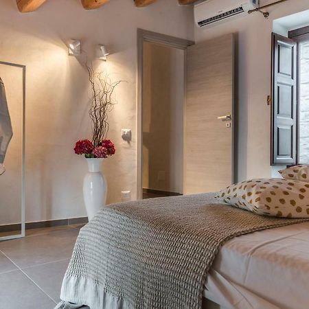 Paris Place Шикли Экстерьер фото